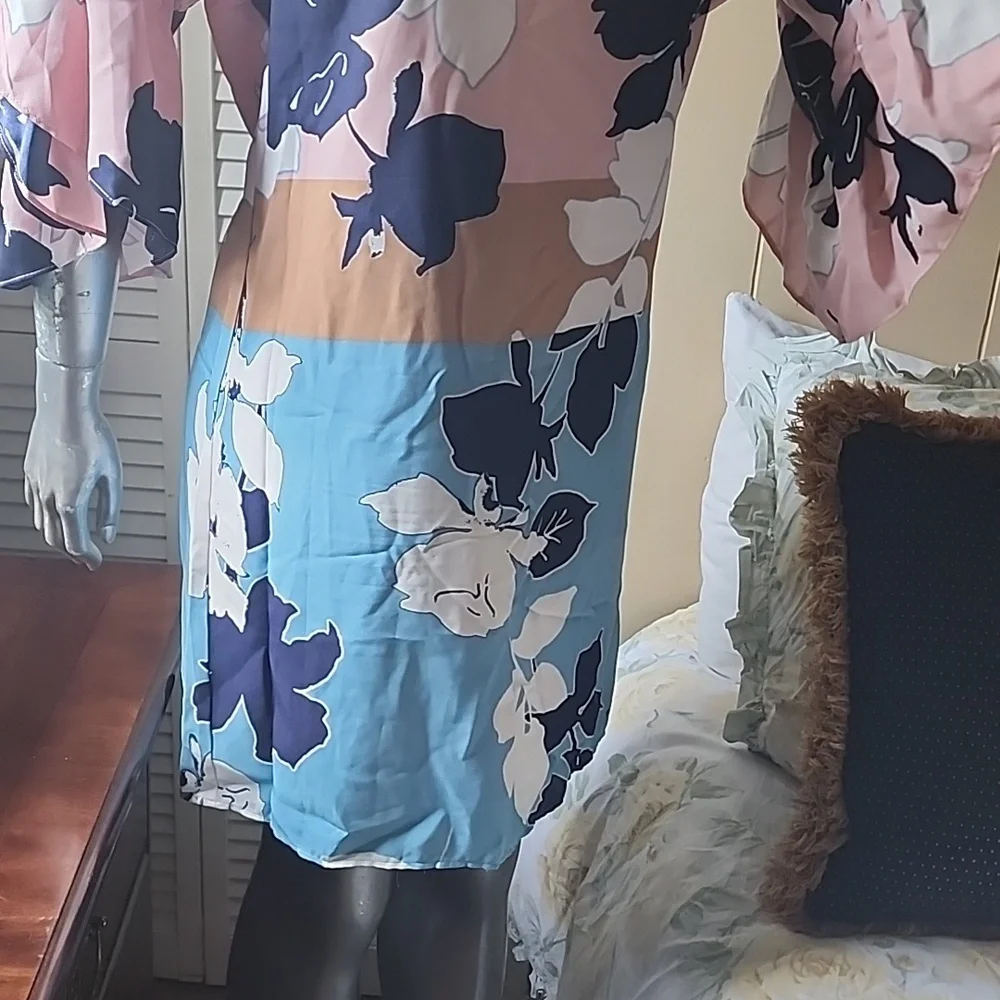 Taylor - Picture 2 of 6